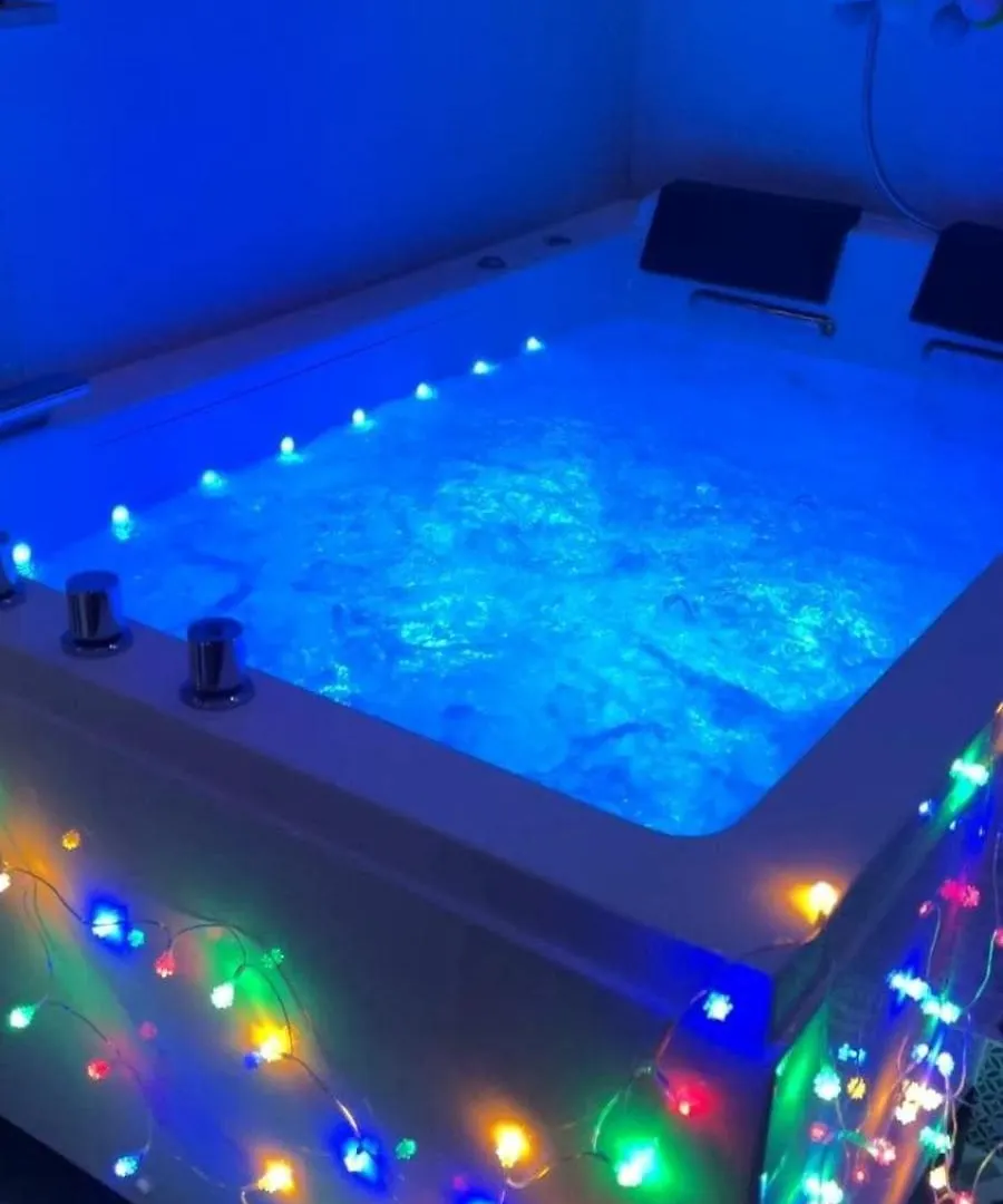 Apartment In Paris With Jaccuzzi