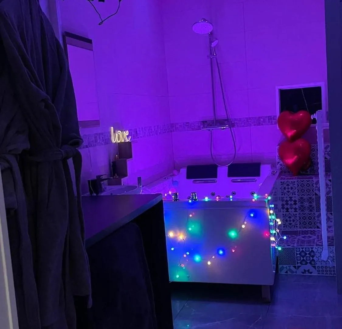 Apartment In Paris With Jaccuzzi France