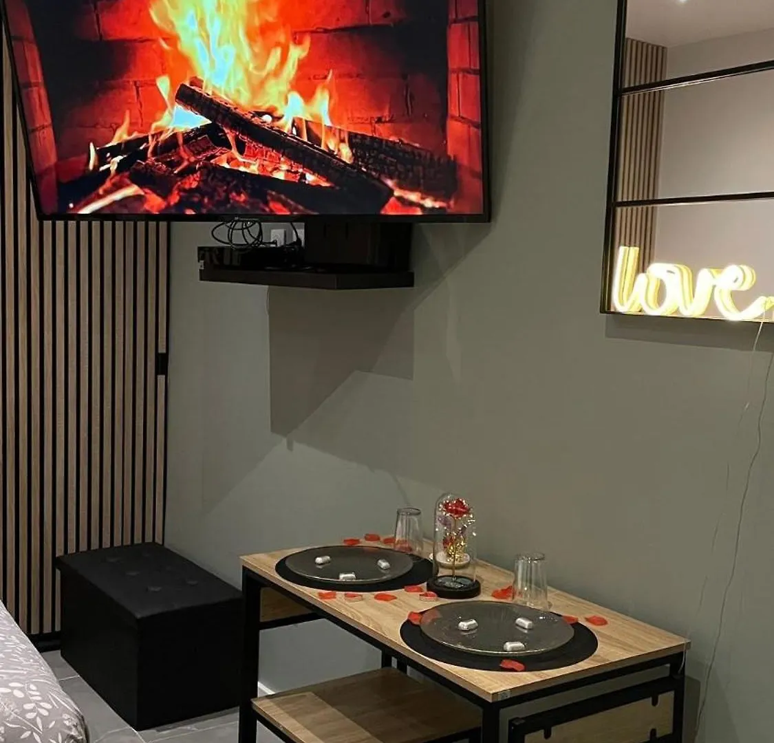Apartment In Paris With Jaccuzzi 0*,  France