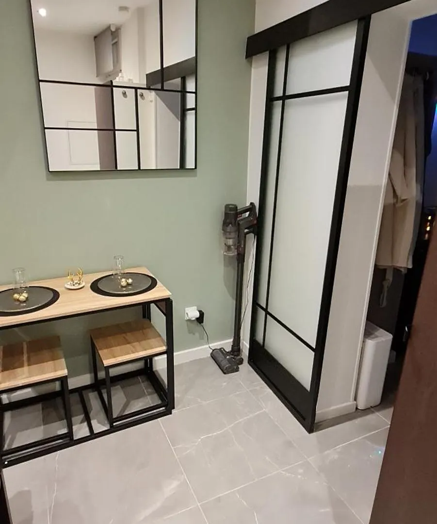 Apartment In Paris With Jaccuzzi France
