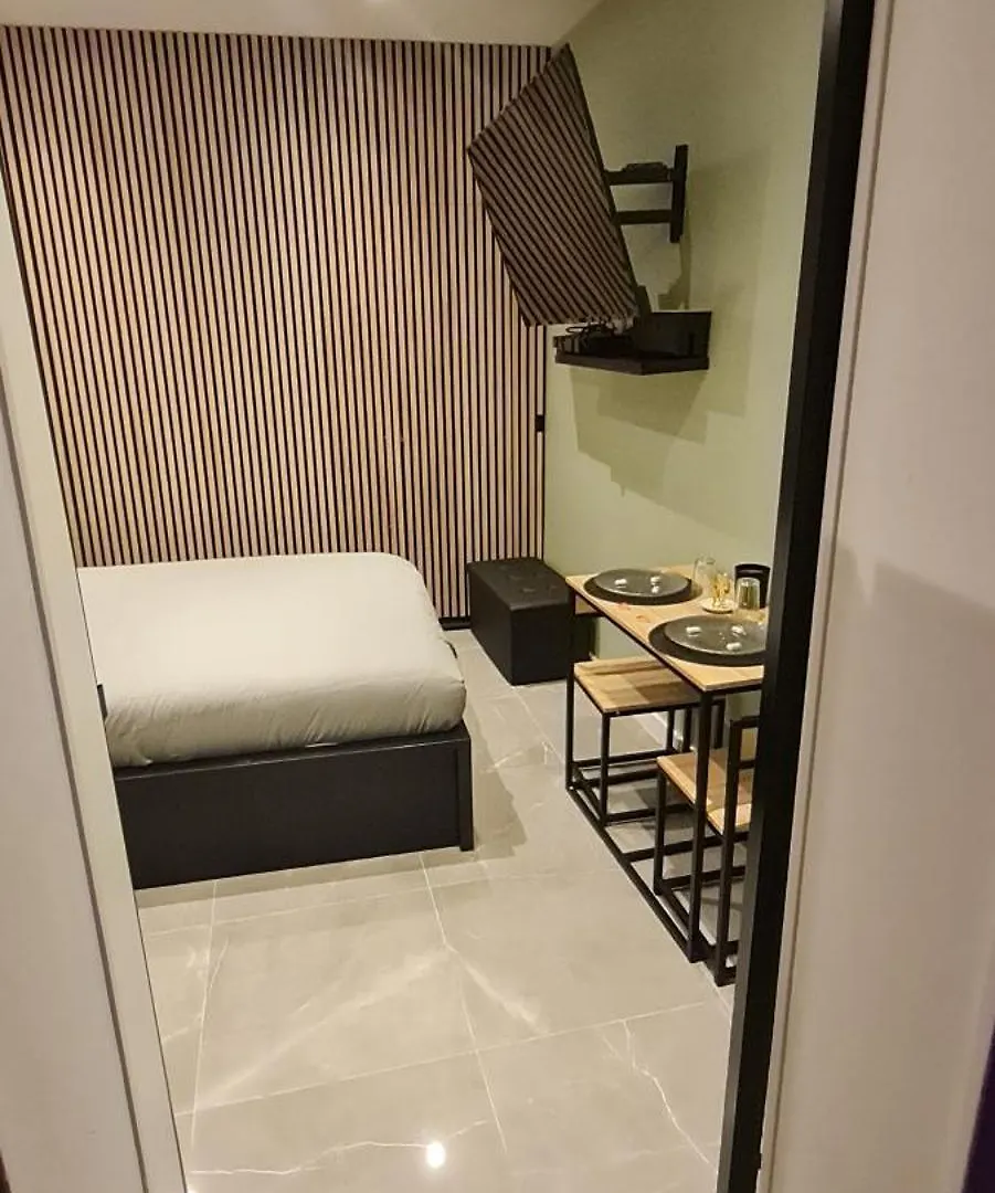 Apartment In Paris With Jaccuzzi