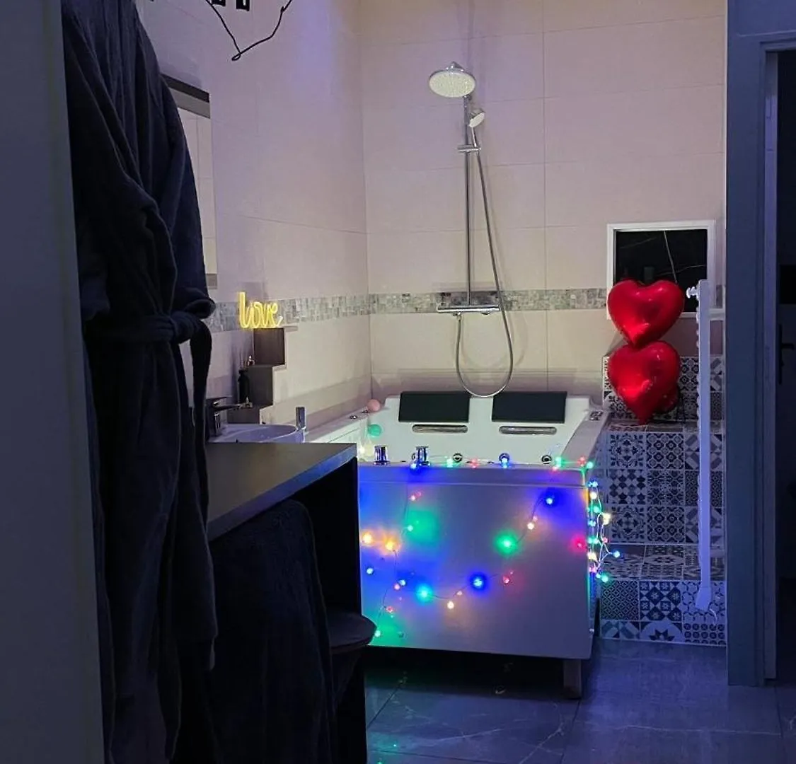 Apartment In Paris With Jaccuzzi